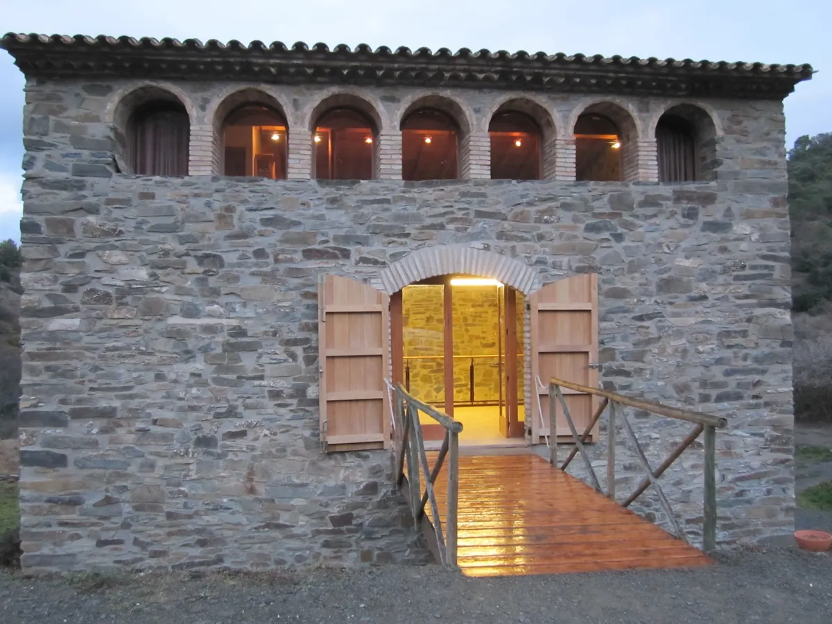 Entrance to the Mas Sinen farmhouse
